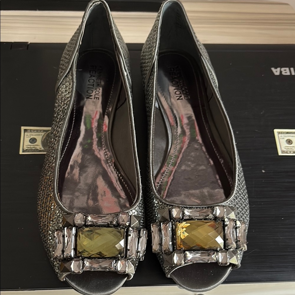 Reaction Kenneth Cole Silver Heels with Sparkly Finish